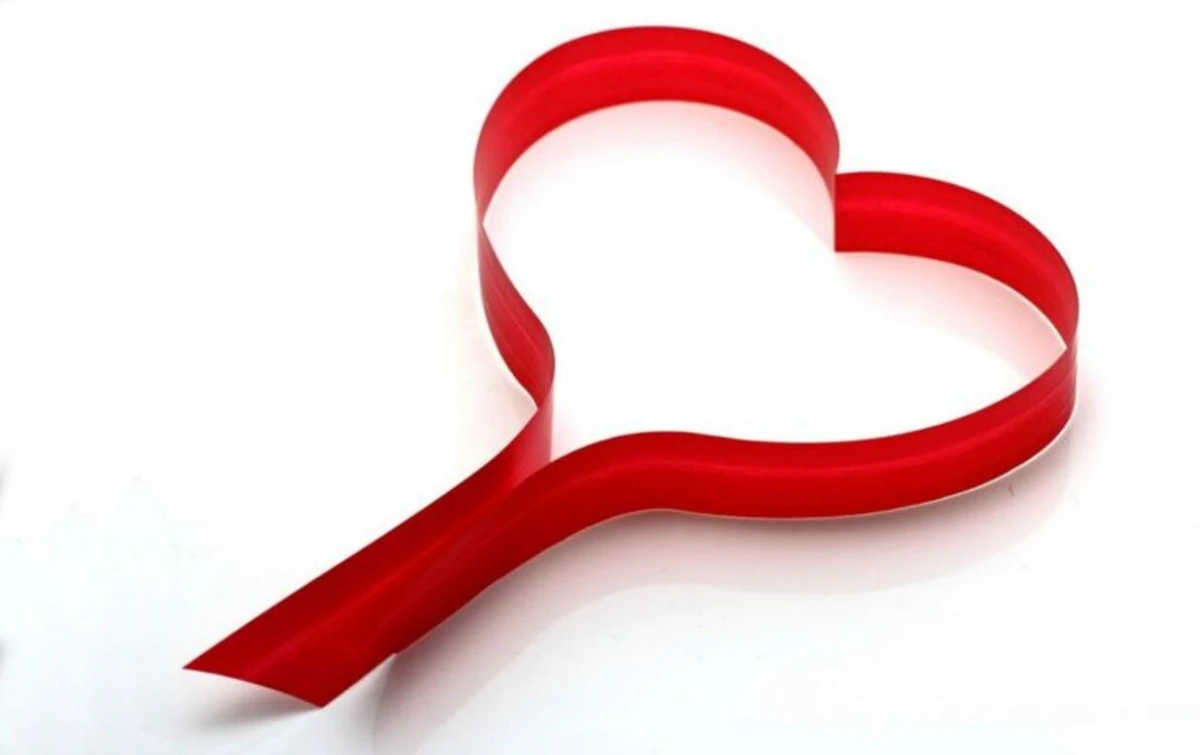 Dónde colocar una cinta roja para atraer el amor, según el Feng Shui