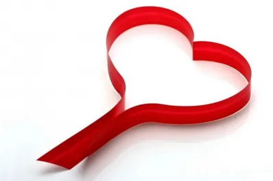 Dónde colocar una cinta roja para atraer el amor, según el Feng Shui