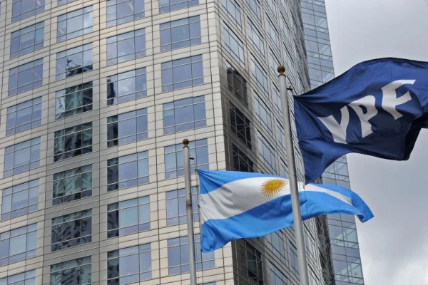 Nuevo revés para el Gobierno por YPF: hoy, audiencia clave