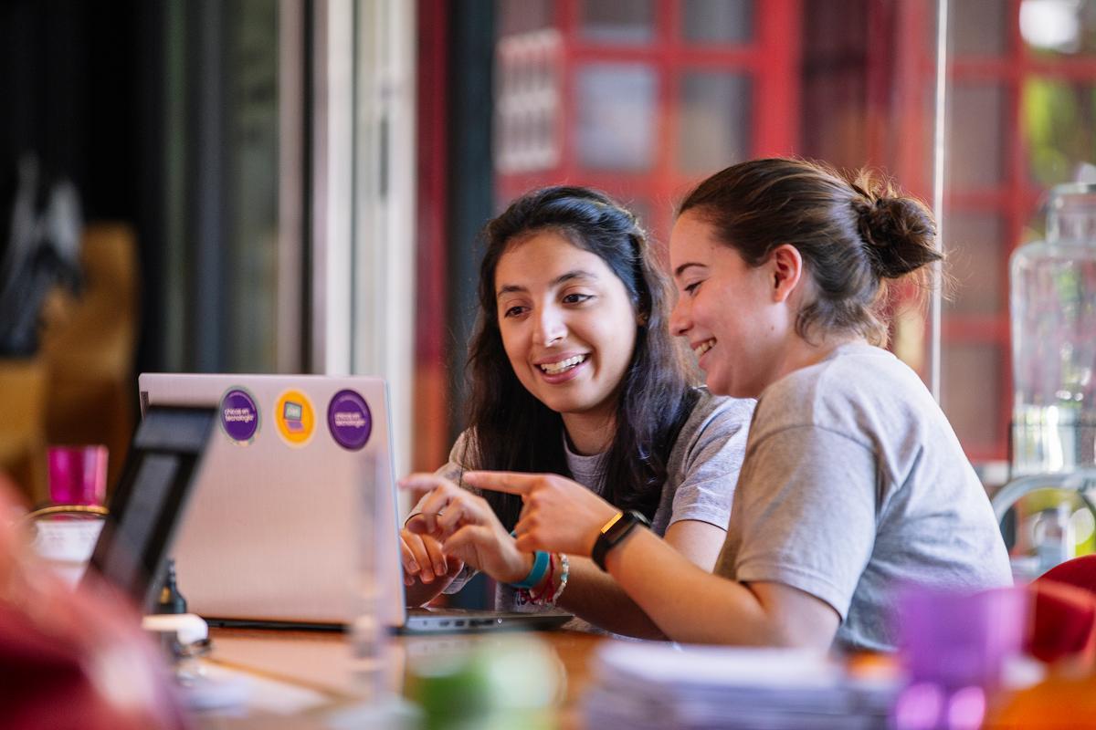 MÁS MUJERES. Chicas en Tecnología busca que más mujeres sean protagonistas del futuro de la tecnología. / CHICAS EN TECNOLOGÍA