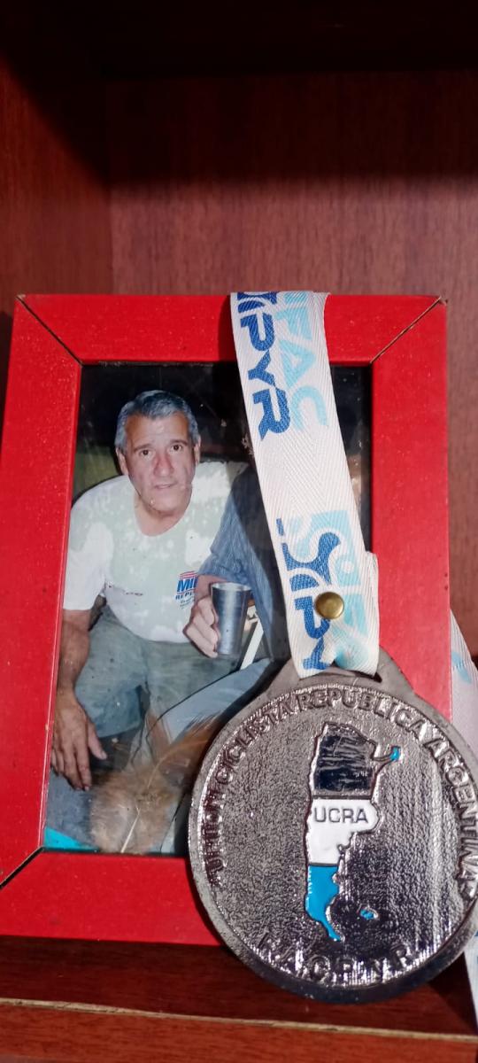 Sin rivales, sin sponsors y con una bici prestada: así llegó al podio nacional una ciclista tucumana