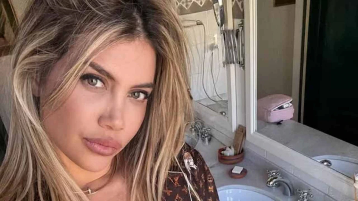 Wanda Nara publicó una foto con alguien en la cama: ¿quién es?