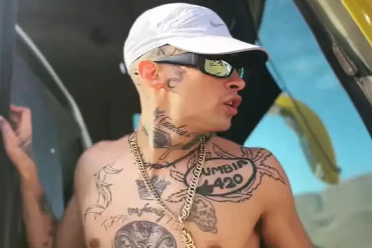 Mientras está en España, L-Gante se habría enterado que tiene prohibido salir de Argentina