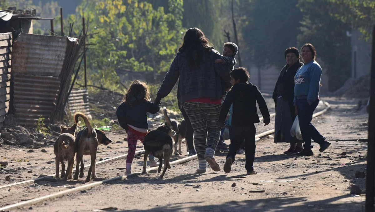 Según Unicef, la pobreza infantil bajó al 52,7% en Argentina el año pasado