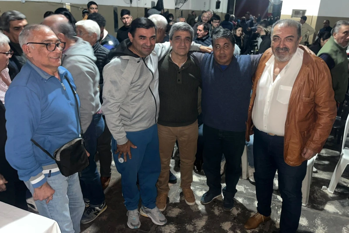 Pablo Yedlin y Cristian Rodríguez acompañaron a Enrique Romero. 