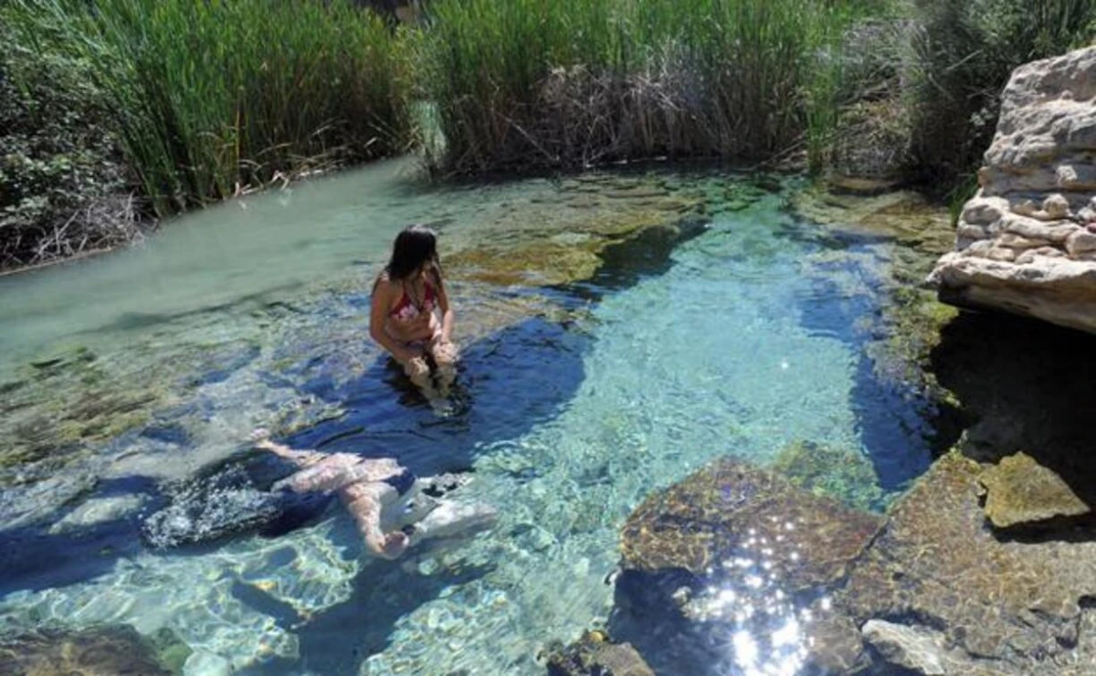 La Fuente El Gorgotón: la piscina natural secreta entre Murcia y Alicante que conquista el verano