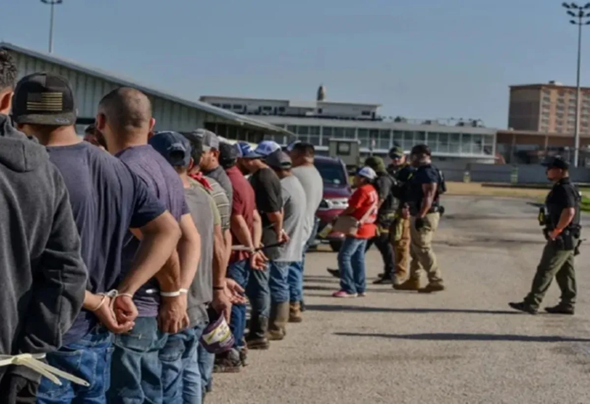 Malos tratos en un centro de detención para migrantes en Estados Unidos