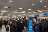 Asambleas en los aeropuertos amenazan con paralizar el tránsito aéreo por reclamos salariales