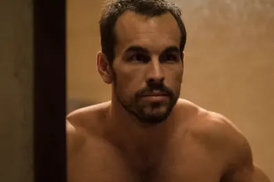 El brutal cambio físico de Mario Casas para Netflix: sin gimnasio, sin comida y en silla de ruedas