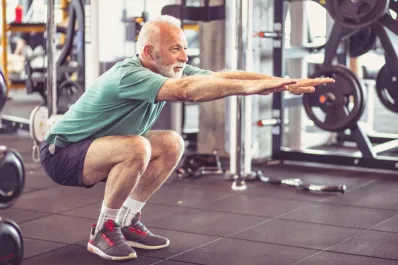 Tres ejercicios recomendados por Harvard para los mayores de 50 años