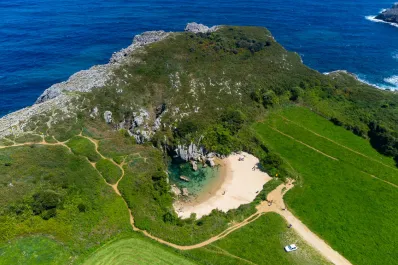 La playa más pequeña del mundo está en España: un paraíso oculto de 40 metros