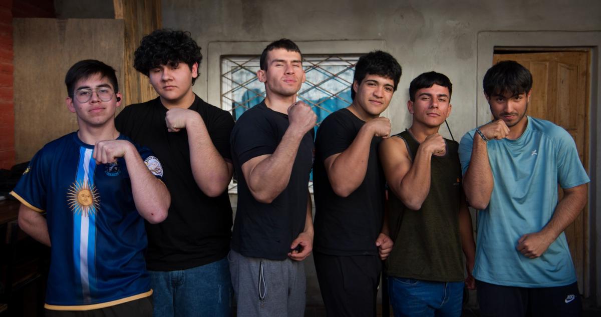 EQUIPO. Varios de los chicos que forman parte de la asociación civil 