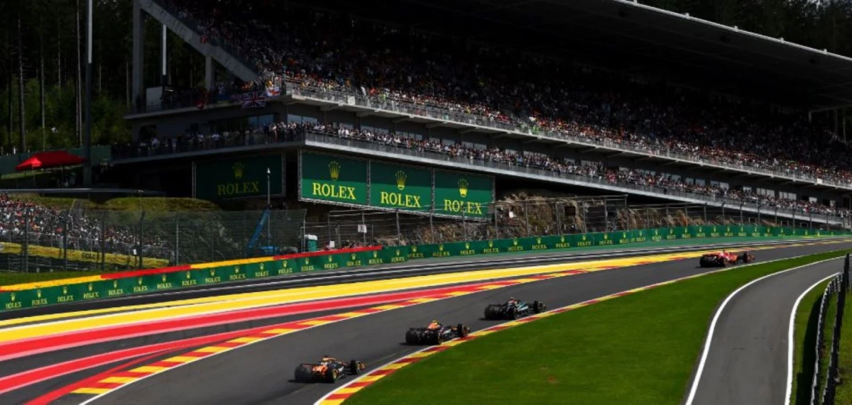 Pitt quedó impresionado por el famoso Eau Rouge de Spa-Francorchamps, Bélgica. FOTO WWW.FORMULA1.COM