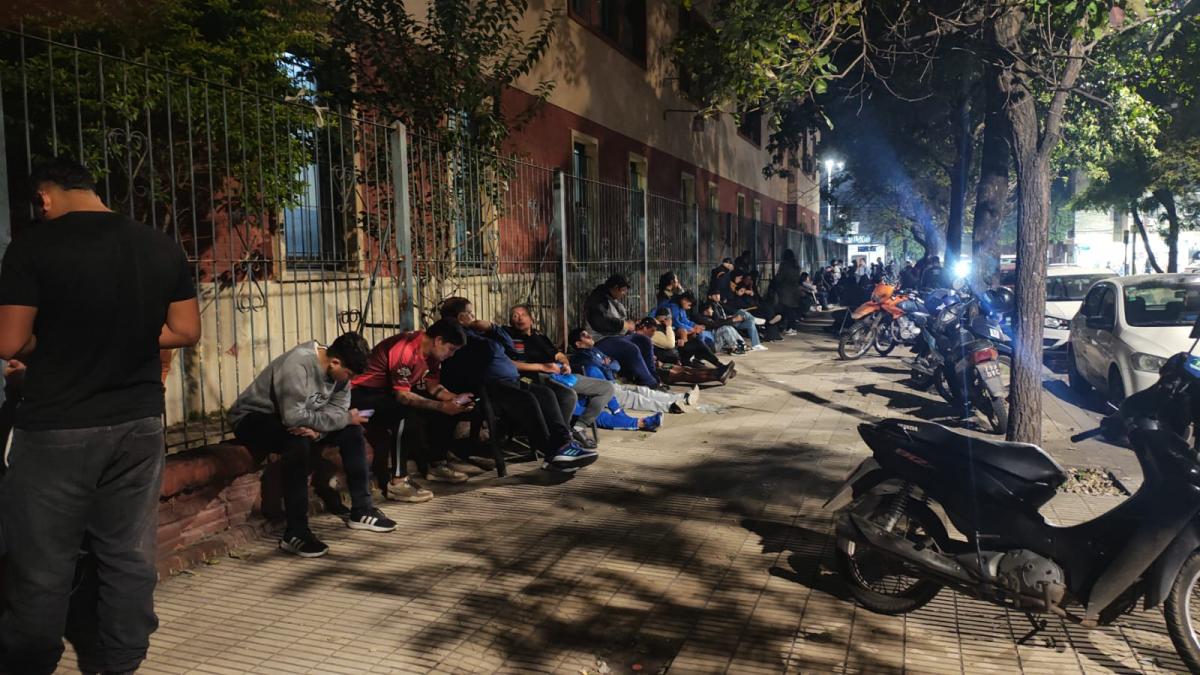 Pasarán la noche en la vereda para poder alentar a Atlético Tucumán ante Boca Juniors