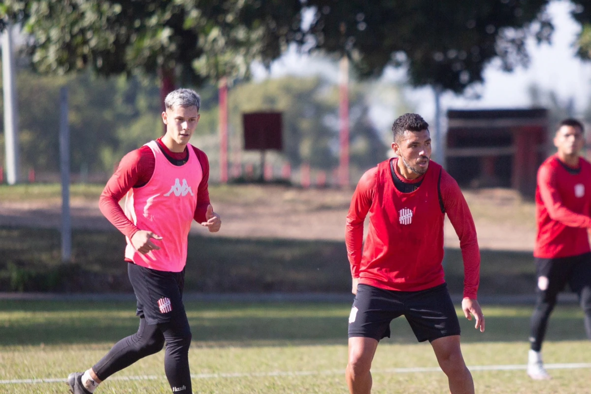 MENTALIZADOS. Los jugadores del plantel santo apuestan, primero, a sacar un buen resultado mañana contra Gimnasia y Tiro.