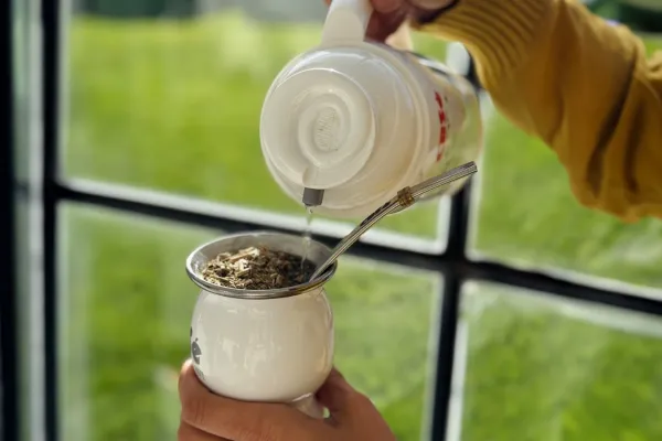 El mate en invierno: más que una tradición, un aliado para la salud y la energía