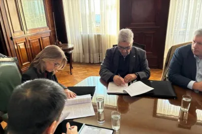 El Gobierno firmó el contrato que establece la ampliación de la red eléctrica de El Bracho-Villa Quinteros