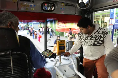 El Concejo capitalino examina un sistema de descuentos para el transporte de pasajeros