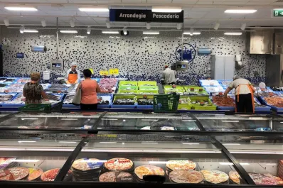 Es otro nivel: un turista neerlandés se rinde ante los supermercados españoles