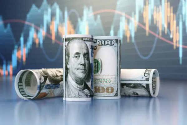 El dólar oficial terminó a $1.325 en el Banco Nación y alcanzó un nuevo máximo desde el fin del cepo