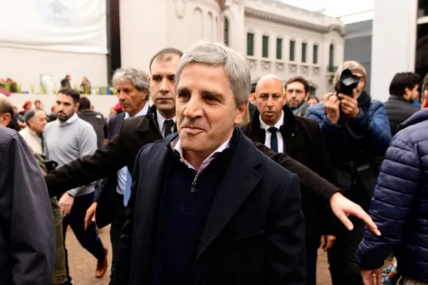 Pese a un fallo judicial, el gobierno de Milei oficializó la “situación de disponibilidad” de trabajadores de entes estatales