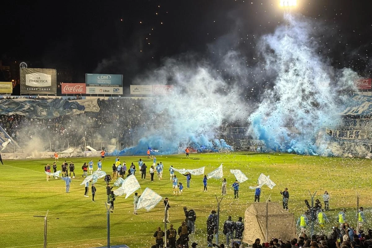 Ya están los equipos en cancha: