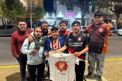 Son de Salta, siguen a San Martín a todas partes y cuentan cómo un tren casi les frustra el viaje a Rosario