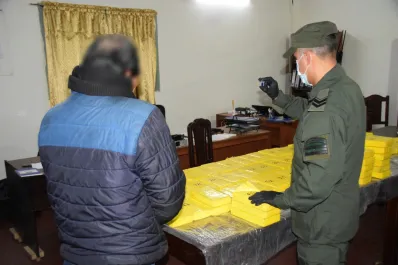 Cayeron en Salta con 83 kilos de cocaína: cinco personas caminaban por una zona rural con mochilas y lonas