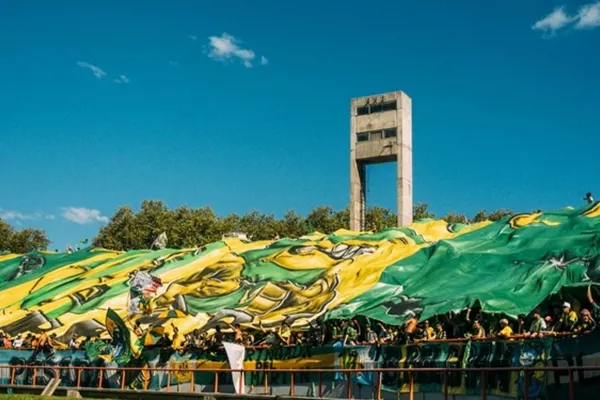Luis “el Indio” Coman y la pelea interna en la barra de Aldosivi que complican el regreso del público visitante