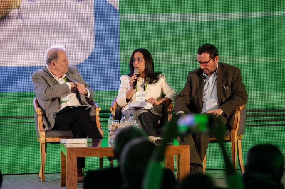 NORMA. Feijóo pidió una ley que asegure cortes obligatorios de bioetanol.