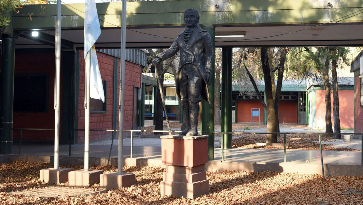 DIFERENCIAS. La ministra de Educación, Susana Montaldo, recorrerá mañana la escuela de la Patria Manuel Belgrano para llevar tranquilidad a la comunidad educativa.