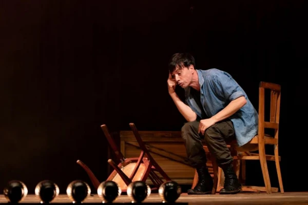 “El brote”, una propuesta teatral sobre la frontera entre la ficción y la realidad