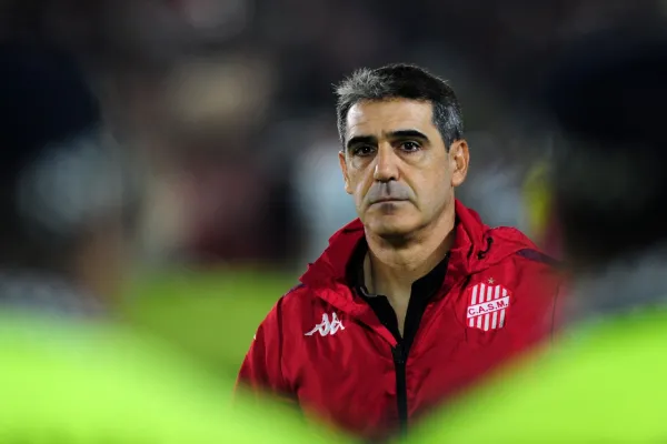 A días de enfrentar a River, Ariel Martos dejó su cargo en San Martín: una salida marcada por el desgaste y un grave hecho de violencia