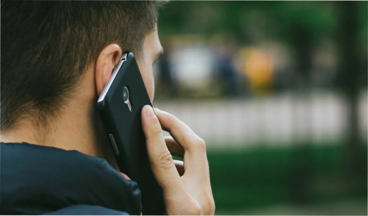 El problema de hablar por teléfono en cualquier lugar.