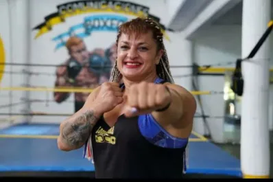 La Locomotora Oliveras, campeona arriba y abajo del ring