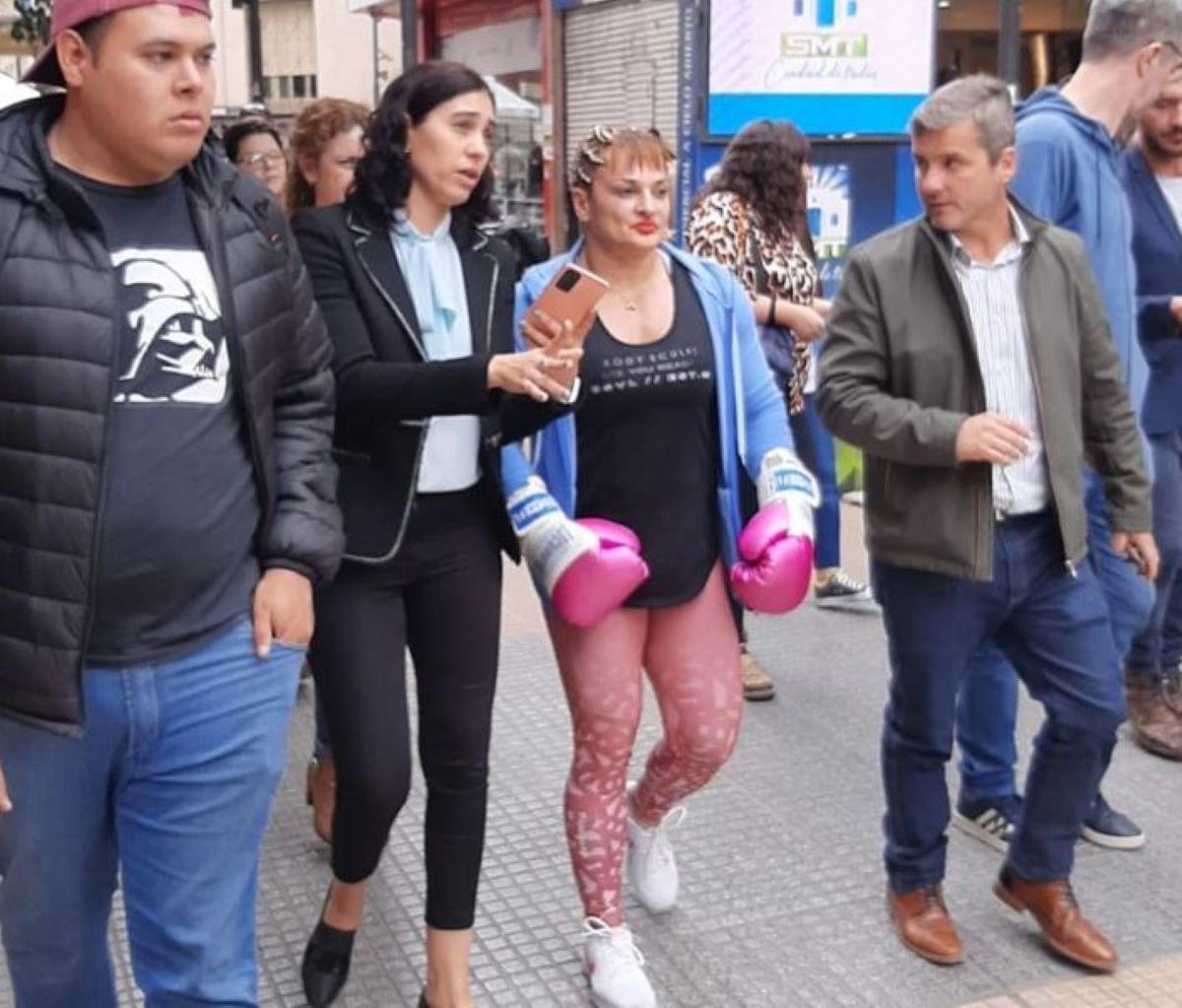 EN POLÍTICA. Oliveras con los opositores Pecci y Campero.