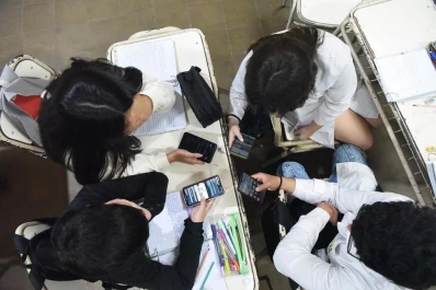 Salta restringe WhatsApp entre docentes y alumnos: ¿y Tucumán?