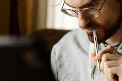 Cinco cualidades que definen a una persona inteligente, según la IA