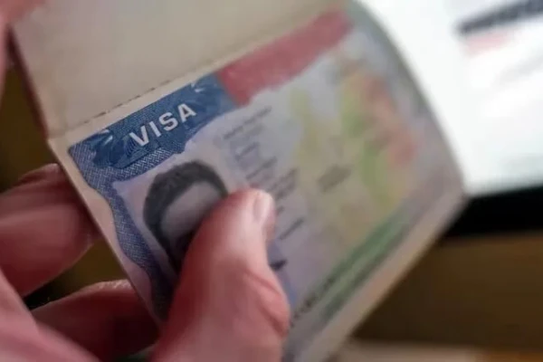 Tengo que viajar a Estados Unidos este año: ¿saco la visa o me conviene esperar?