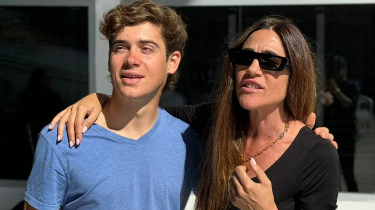 Patricia Pomies con Franco Colapinto; Globant es sponsor del piloto y la F1.