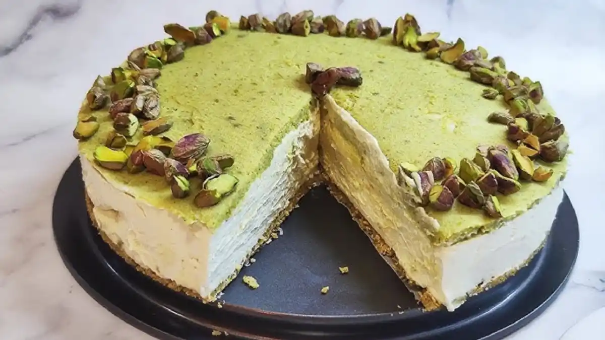 Cheesecake de pistacho: la receta sin horno y con pocos ingredientes que es furor en las redes