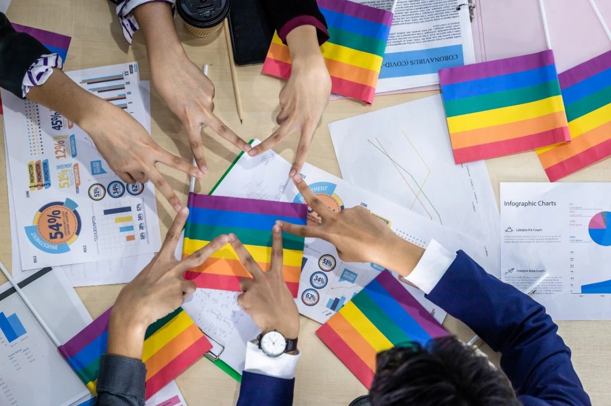 INCLUSIÓN LABORAL. El relevamiento reconoció a 93 organizaciones por sus políticas inclusivas LGBT+, entre ellas universidades nacionales y empresas con presencia en todo el país.