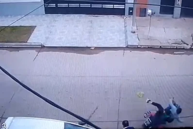 Grave accidente en moto: un padre de familia que se reparte en tres hospitales