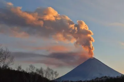 Tras el terremoto, entró en erupción el volcán ruso Klyuchevskoï