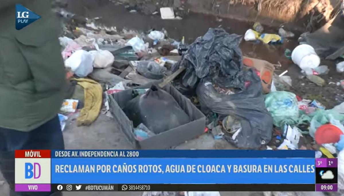 “Nos cobran $10.000 por destrancar las cloacas”: denuncian abandono en avenida Independencia al 2.800