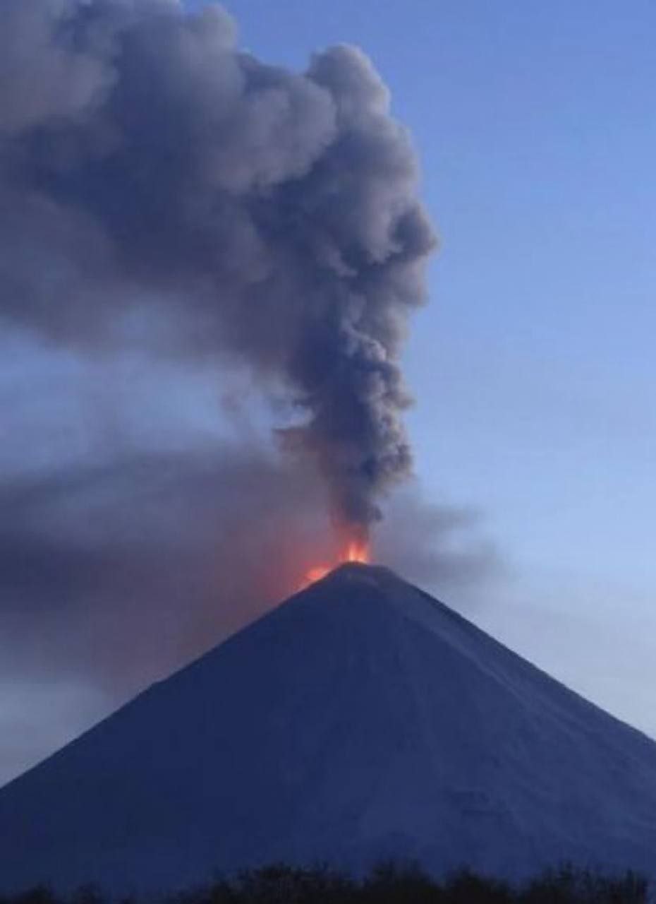 INFIERNO. Klyuchevskoy es el volcán activo más alto del hemisferio norte.