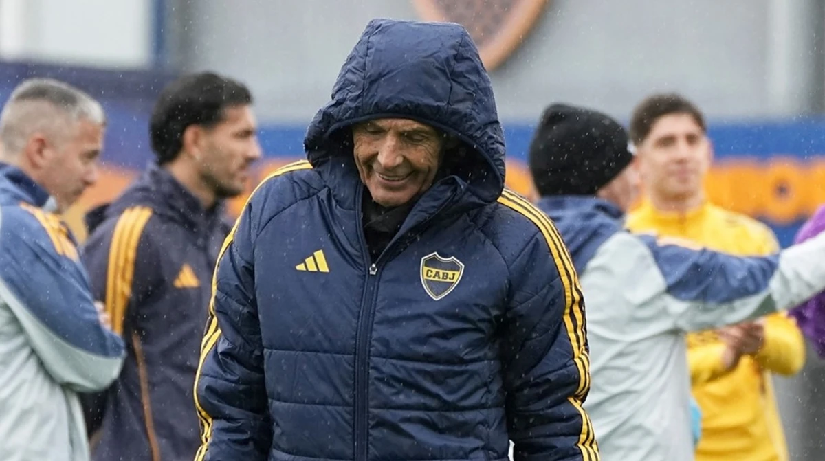 OTRO INTENTO. En el entrenamiento de hoy, en Boca Predio, Russo probó dos equipos diferentes