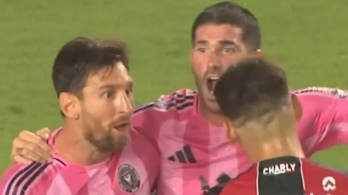 Grito de gol en la cara y abrazo al final: cómo fue el duelo de Messi con un ex delantero de Atlético Tucumán