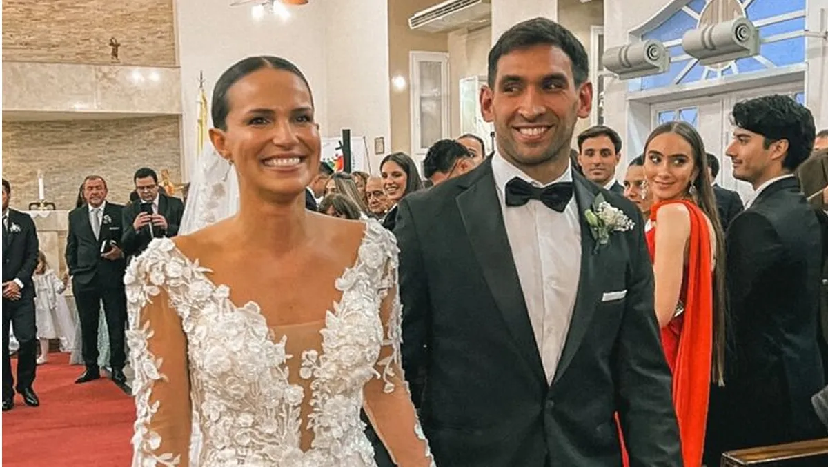 SONRISAS. Tosti Orlando y Victoria Ricci felices, luego de dar el sí