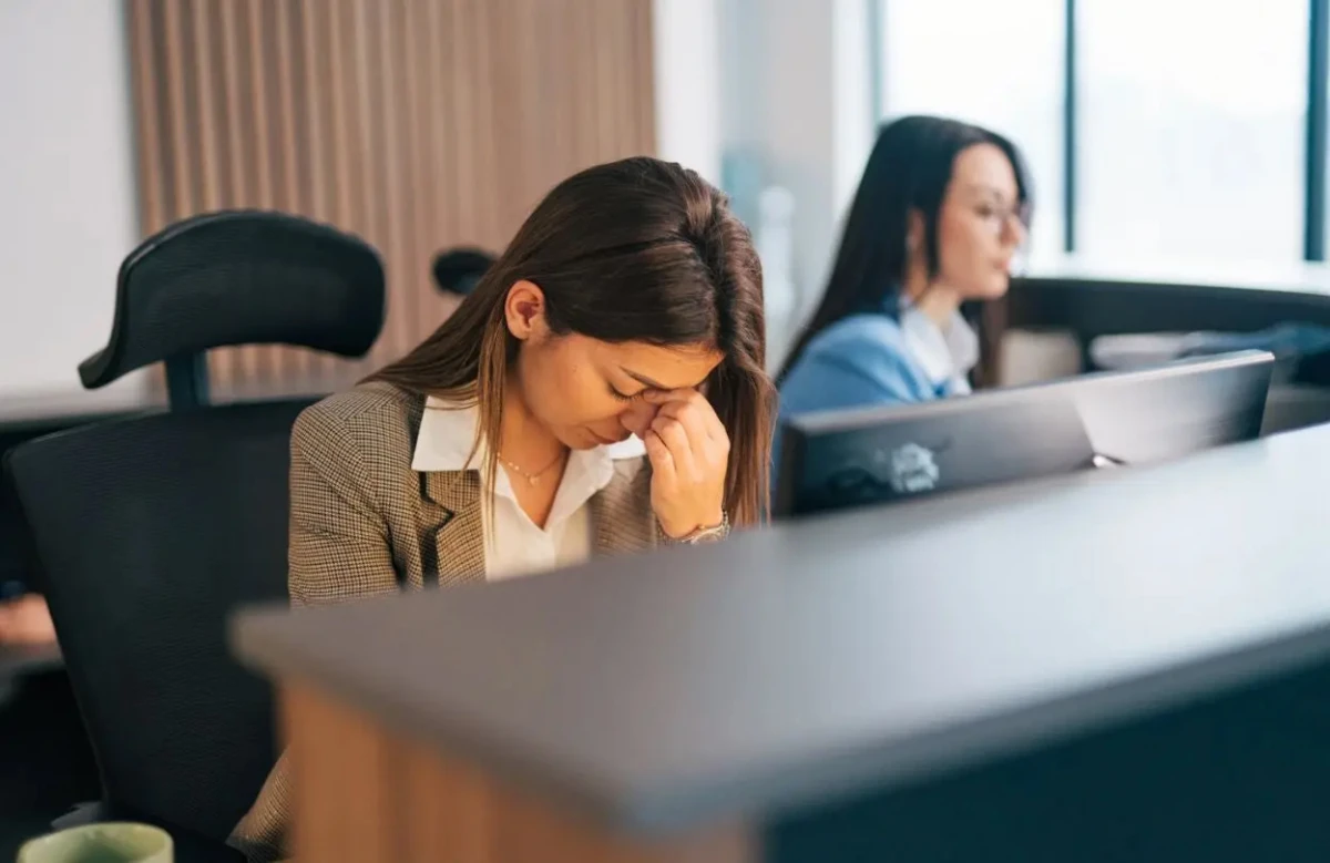 DEBATE. Un proyecto en Filipinas propone otorgar días de licencia laboral por ruptura amorosa y reaviva una discusión que también interpela a jóvenes argentinos en espacios de estudio y trabajo.